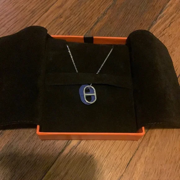 Hermes O’Maillon Pendant in box - Picture 1 of 4